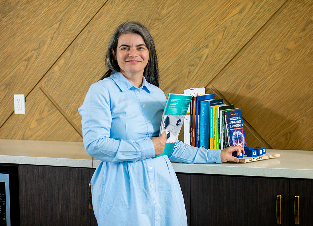 Educação Especial em Alta: Consultora Luana Cristina Sardinha Bezerra Ganha Destaque em São Paulo com Livro para Educadores da Inclusão